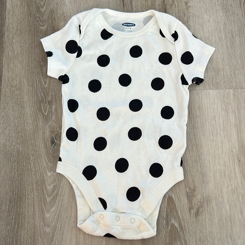 Old Navy White with Black Polka Dots Bodysuit Size 6-12 Months